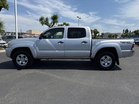 Used 2010 Toyota Tacoma PreRunner RWD image 7