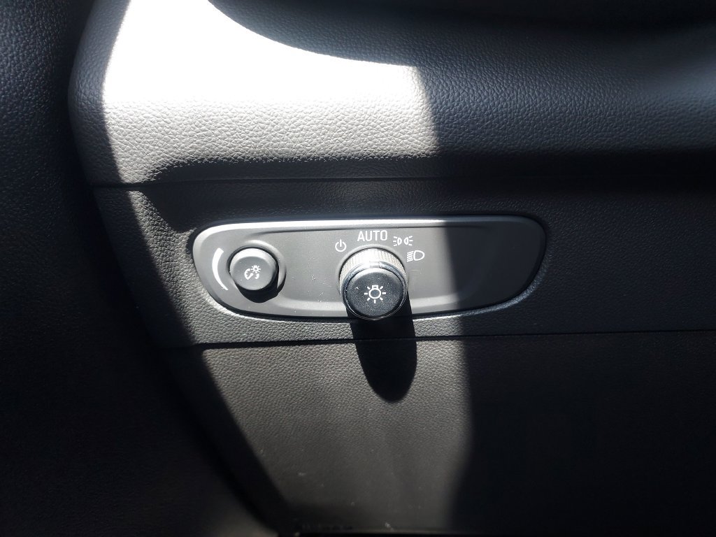 Used 2023 Buick Envision Essence FWD image 23