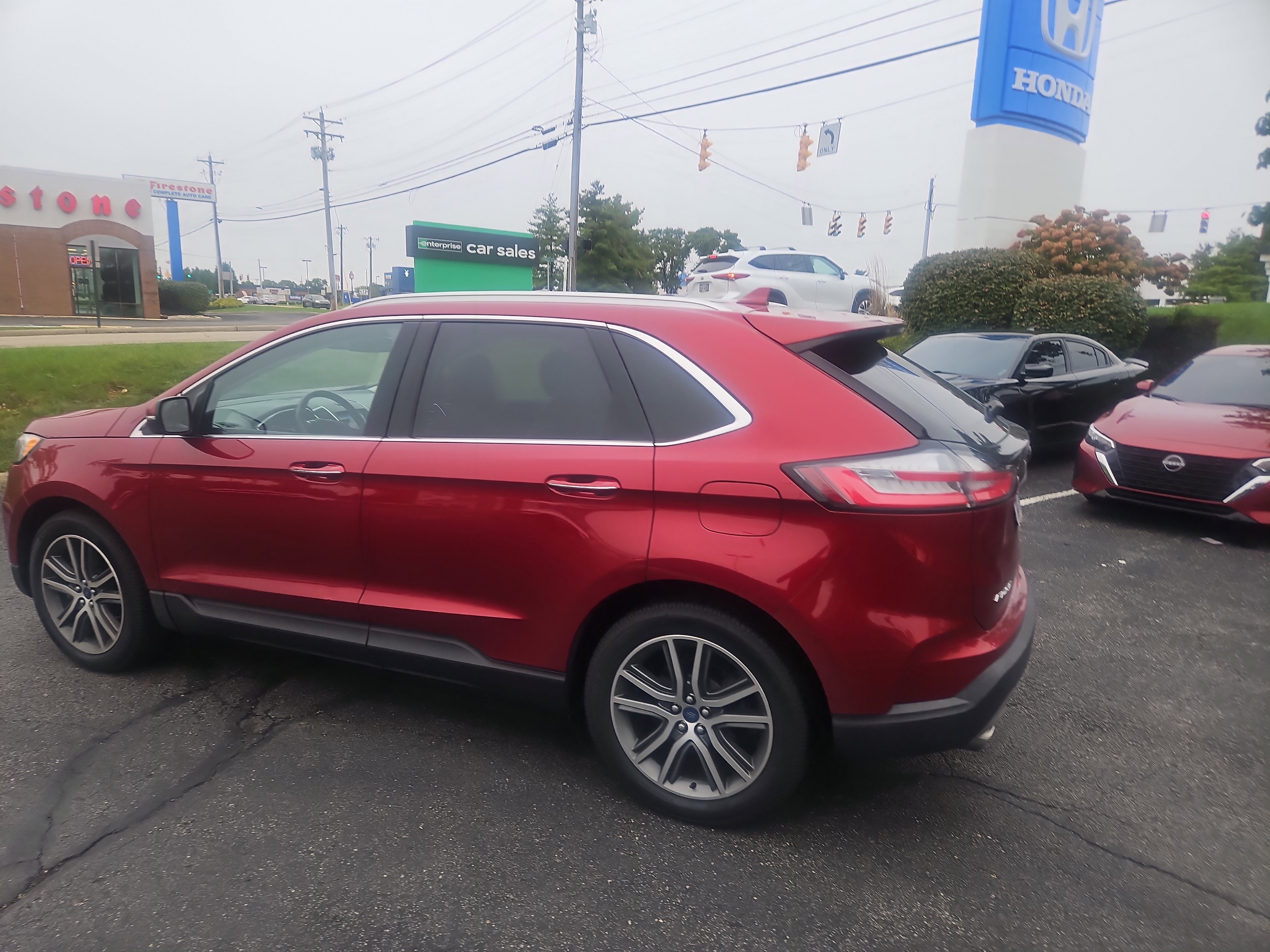 Used 2019 Ford Edge Titanium w/ Cold Weather Package AWD/4WD image 11