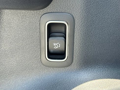 Used 2025 Mercedes-Benz GLB 250 image 14