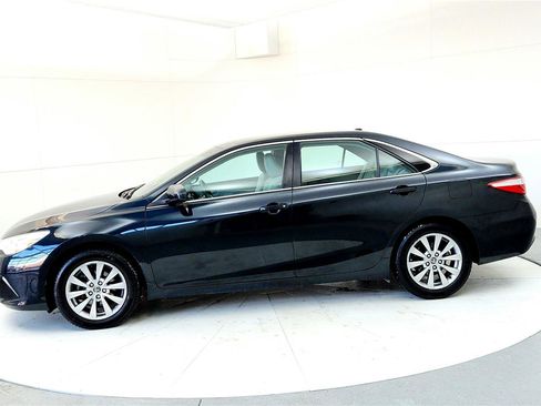 Used 2016 Toyota Camry XLE image 3