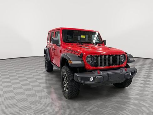 Used 2025 Jeep Wrangler Unlimited Rubicon w/ Convenience Group AWD/4WD image 2