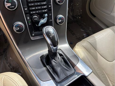 Used 2014 Volvo S60 T5 FWD image 29