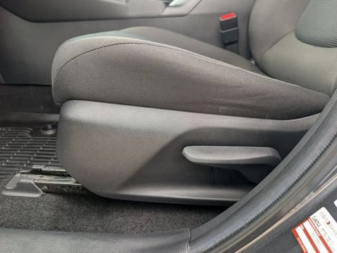 Used 2022 Toyota RAV4 LE AWD/4WD image 20