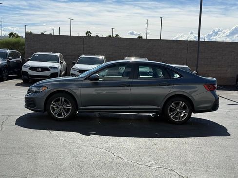 Used 2024 Volkswagen Jetta SE image 9