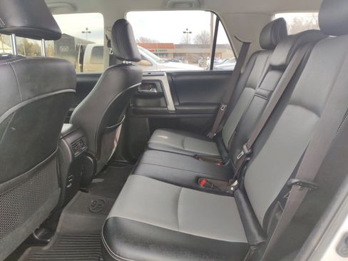 Used 2018 Toyota 4Runner SR5 Premium image 16