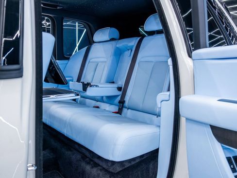 Used 2025 Rolls-Royce Cullinan image 21