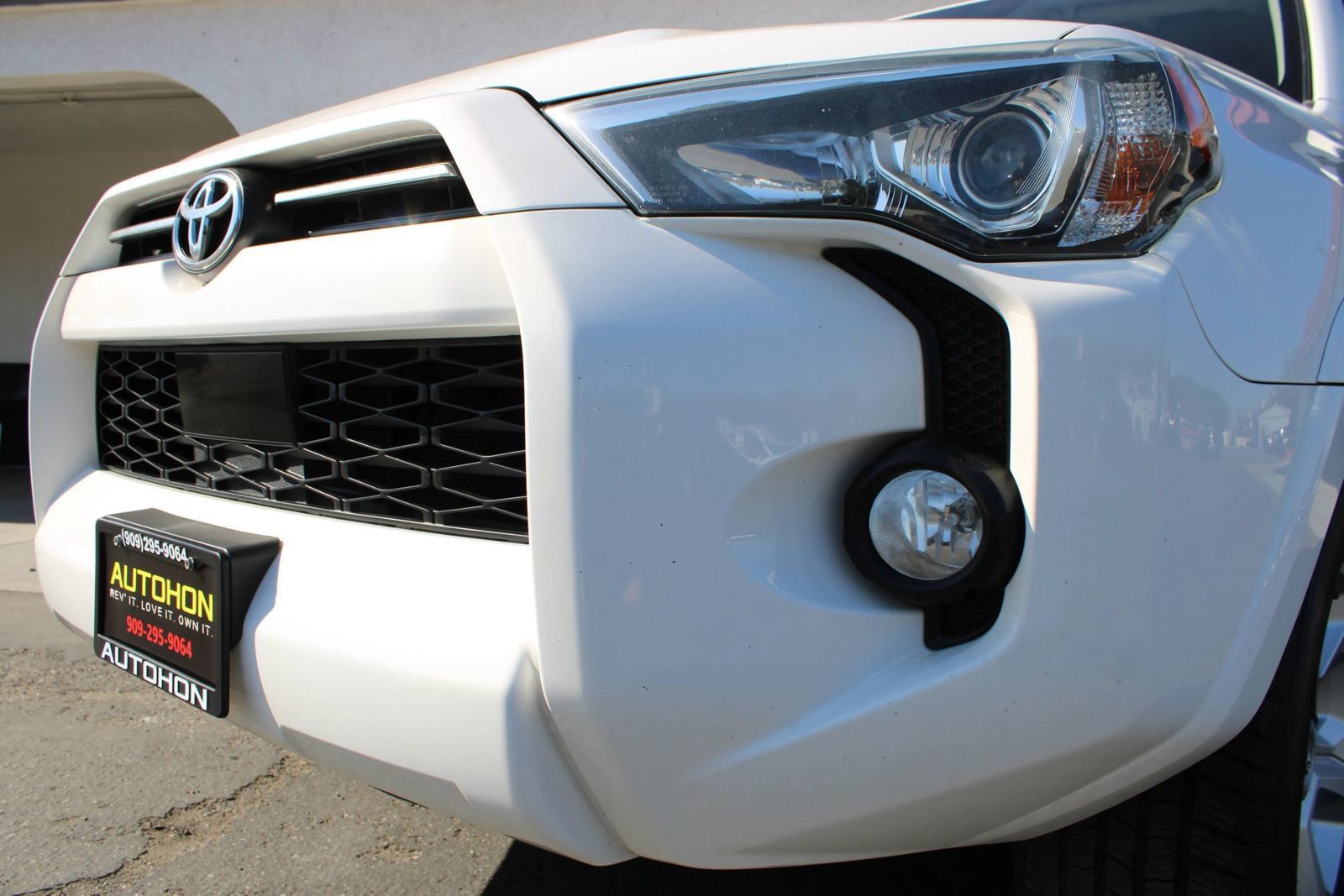 Used 2020 Toyota 4Runner SR5 Premium w/ Moonroof Package RWD image 4