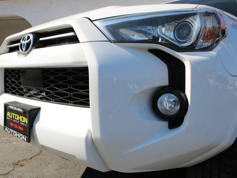 Used 2020 Toyota 4Runner SR5 Premium w/ Moonroof Package RWD image 4