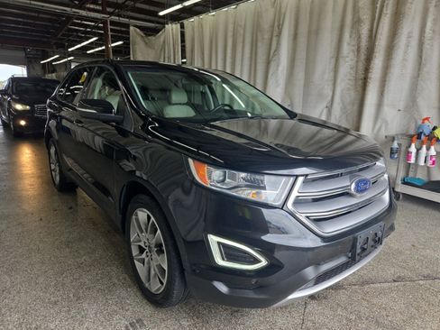 Used 2018 Ford Edge Titanium w/ Equipment Group 302A AWD/4WD image 2