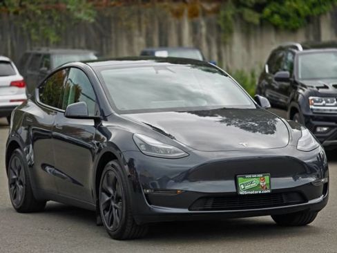 Used 2025 Tesla Model Y Long Range AWD/4WD image 1