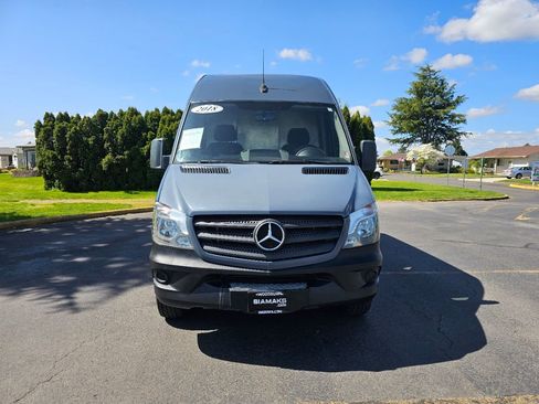Used 2018 Mercedes-Benz Sprinter 2500 image 3