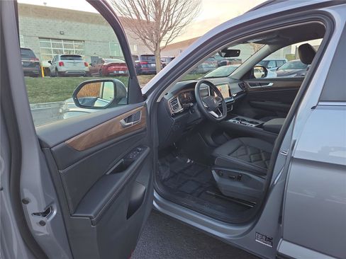 New 2026 Volkswagen Atlas SE image 11