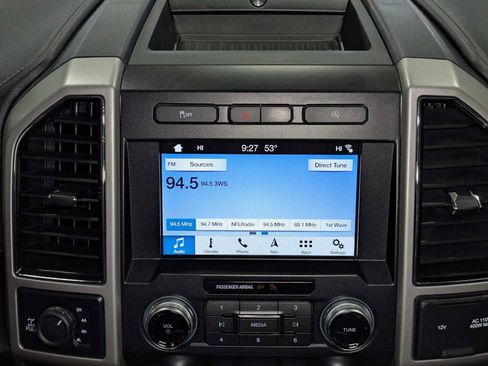 Used 2019 Ford F150 Lariat w/ Equipment Group 502A Luxury AWD/4WD image 19