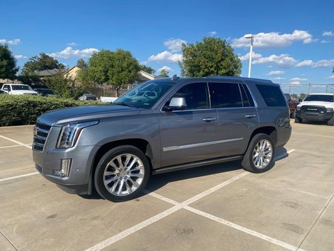 Used 2020 Cadillac Escalade Premium Luxury AWD/4WD image 3