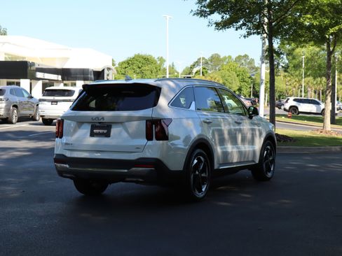 Used 2025 Kia Sorento EX FWD image 9