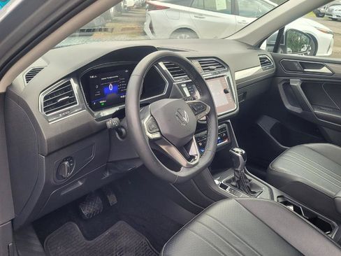 Used 2022 Volkswagen Tiguan SE AWD/4WD image 13
