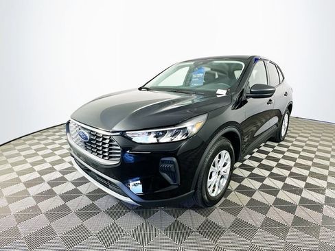 Certified 2025 Ford Escape Active w/ Cold Weather Package FWD image 7