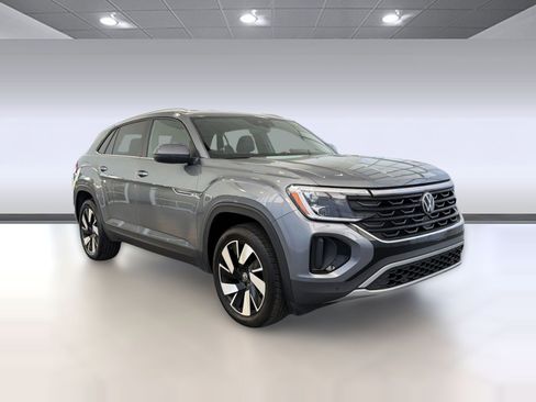 Used 2025 Volkswagen Atlas Cross Sport SE FWD image 7