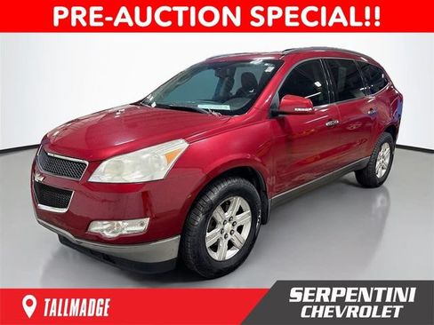 Used 2012 Chevrolet Traverse LT FWD image 1
