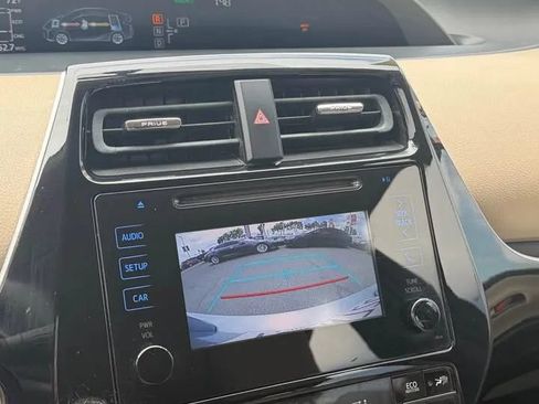 Used 2016 Toyota Prius Two FWD image 10