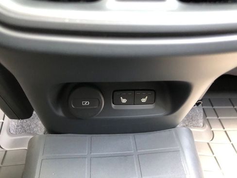 Used 2025 Volvo XC40 B5 Plus w/ Protection Package Premier AWD/4WD image 28