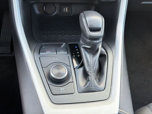 Used 2025 Toyota RAV4 LE AWD/4WD image 18