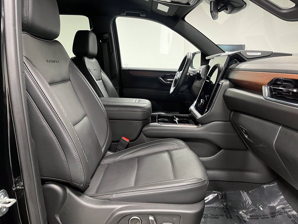 Used 2025 GMC Yukon Denali w/ LPO, Floor Liner Package AWD/4WD image 57