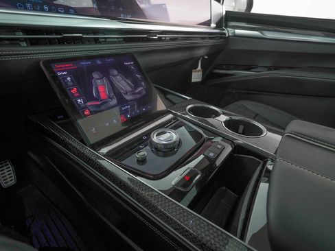 Used 2025 Cadillac Escalade V w/ LPO, ONYX Package image 26