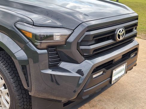 Used 2024 Toyota Tacoma SR5 AWD/4WD image 12