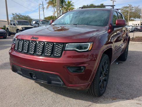 Used 2022 Jeep Grand Cherokee Laredo X image 9