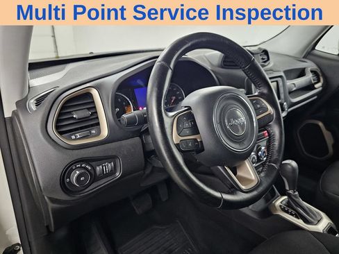 Used 2017 Jeep Renegade Latitude FWD image 11