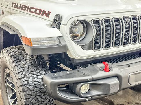 Used 2025 Jeep Wrangler Rubicon AWD/4WD image 14