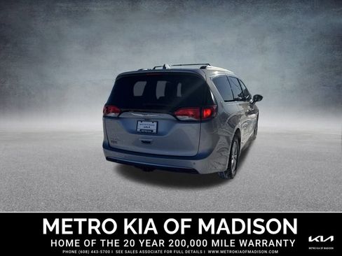 Used 2017 Chrysler Pacifica Touring-L image 7