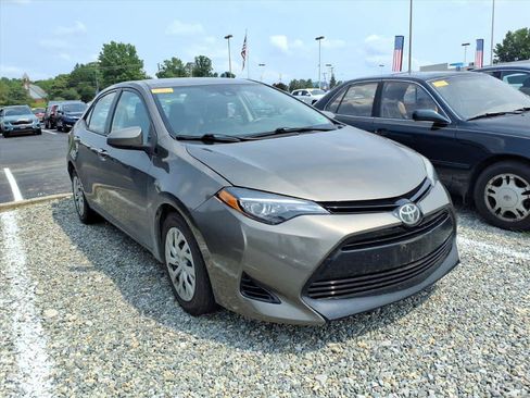 Used 2017 Toyota Corolla LE FWD image 11