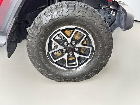 Used 2024 Jeep Wrangler Unlimited Rubicon w/ Safety Group AWD/4WD image 33