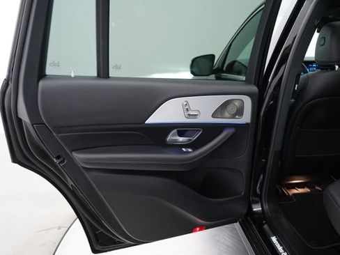 Used 2025 Mercedes-Benz GLS 450 4MATIC image 38