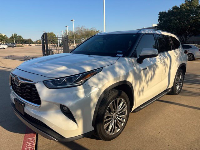 Used 2020 Toyota Highlander Platinum FWD image 1