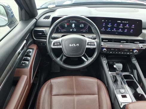 Used 2023 Kia Telluride EX w/ EX Captain's Chair Package image 7