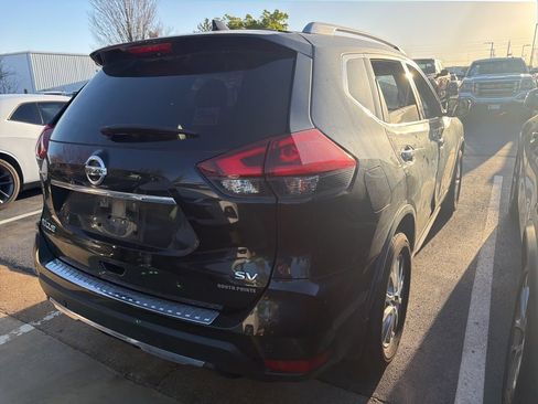 Used 2020 Nissan Rogue SV image 3