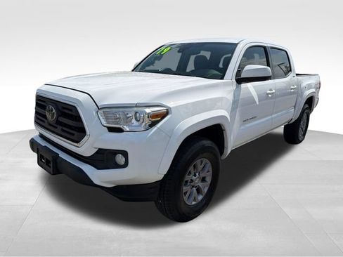 Used 2019 Toyota Tacoma SR5 AWD/4WD image 3