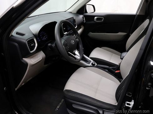 Used 2020 Hyundai Venue SEL FWD image 12