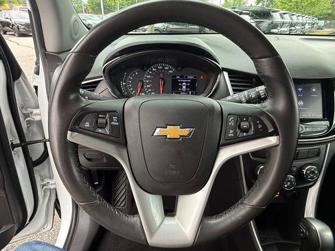 Used 2020 Chevrolet Trax LT w/ LT Convenience Package FWD image 16