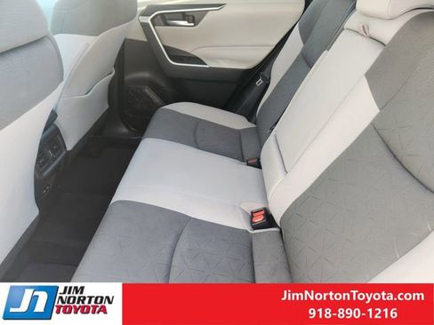 Used 2022 Toyota RAV4 XLE image 32