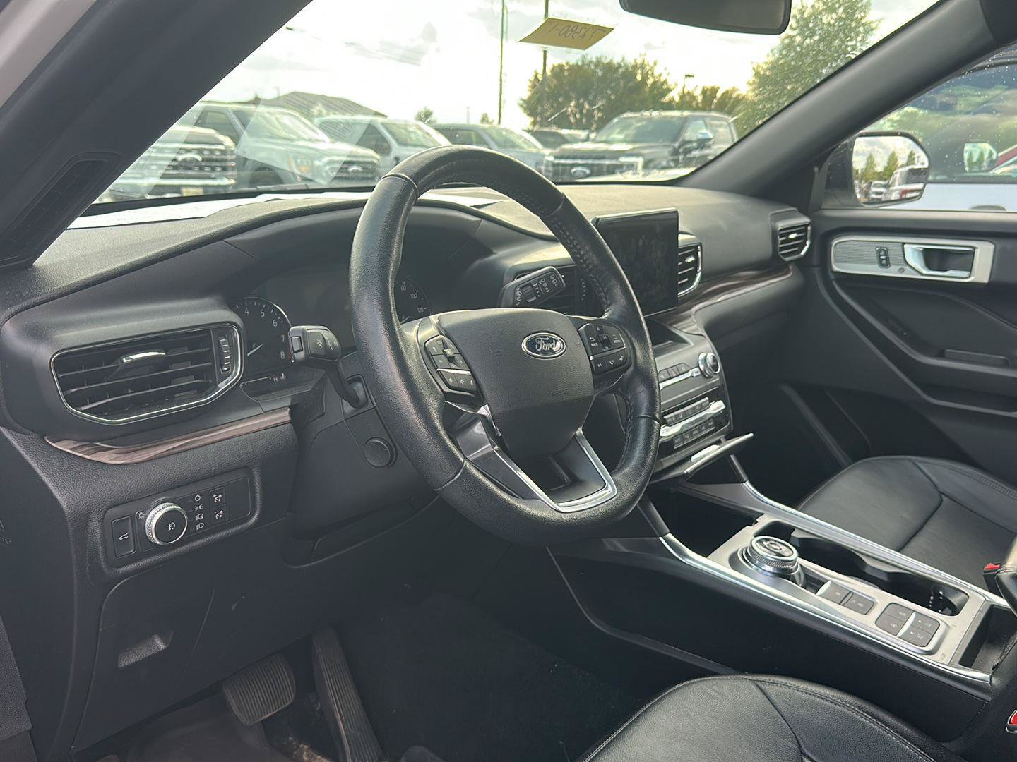 Used 2020 Ford Explorer Limited RWD image 2