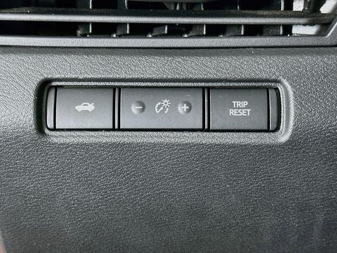 Used 2025 Nissan Altima 2.5 SV FWD image 16