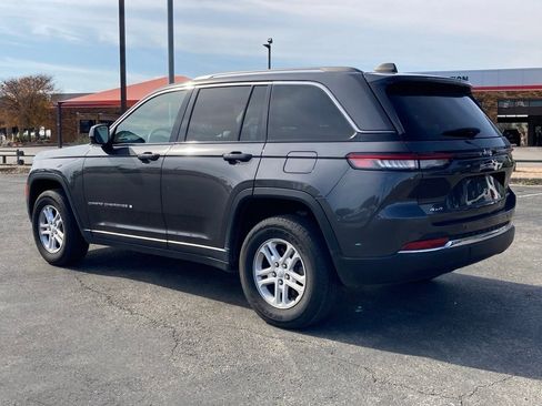 Used 2023 Jeep Grand Cherokee Laredo image 7