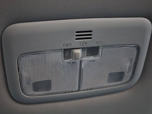 Used 2014 Toyota Corolla LE FWD image 39