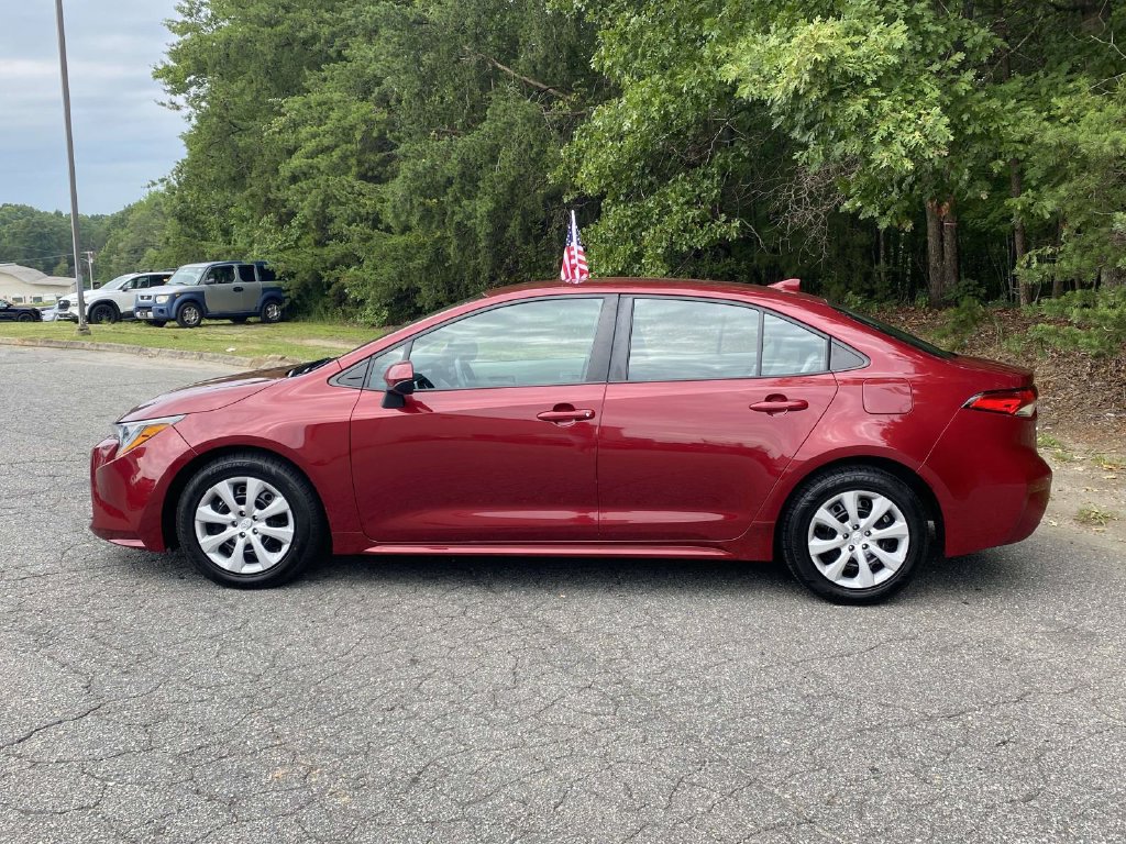 Used 2024 Toyota Corolla LE FWD image 2