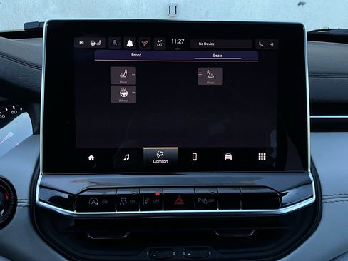 Used 2025 Jeep Compass Limited image 32